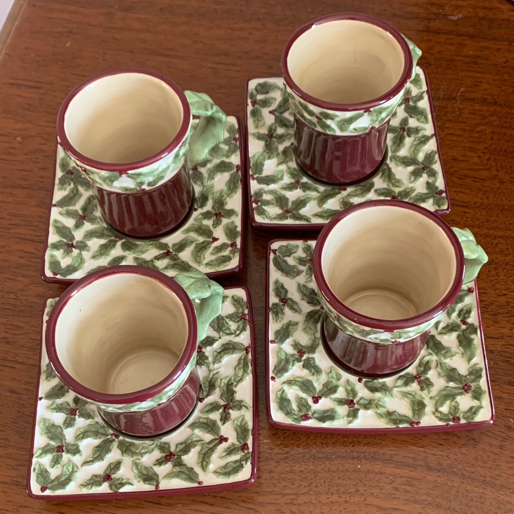 🎄🎄Vintage Holly Demitasse Set
